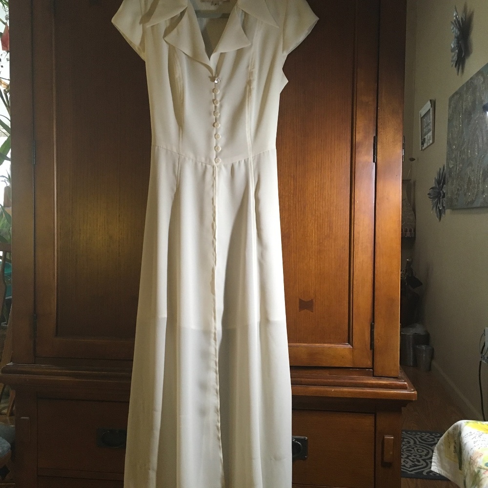 Off White Shear Crepe Event Dress - Picture 8 of 14